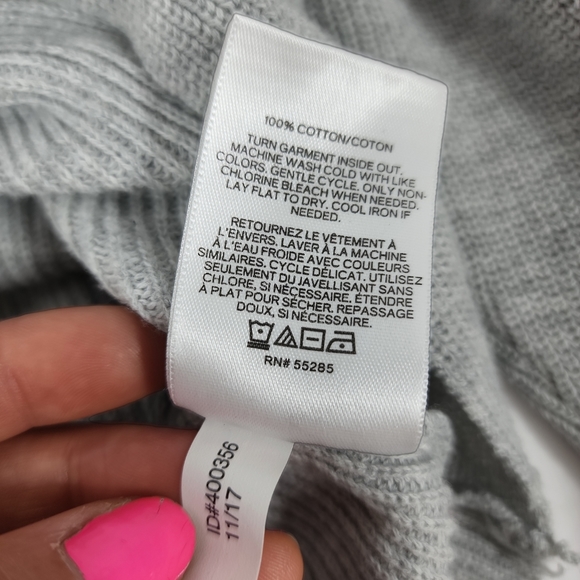 EXPRESS Coldshoulder Embroidered Knit Swester Size XS Relaxed Fit. - Picture 4 of 8